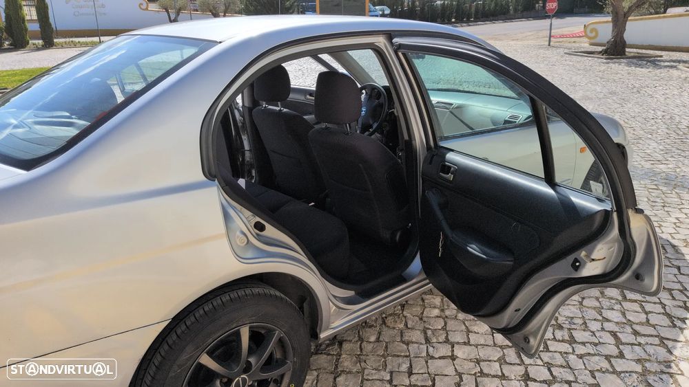 Honda Civic 1.6 ES - 9