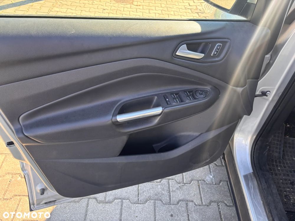 Ford Kuga - 26
