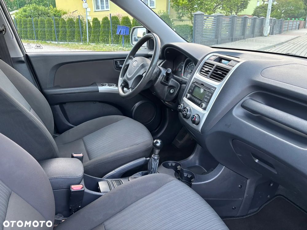 Kia Sportage 2.0 Freedom + - 8