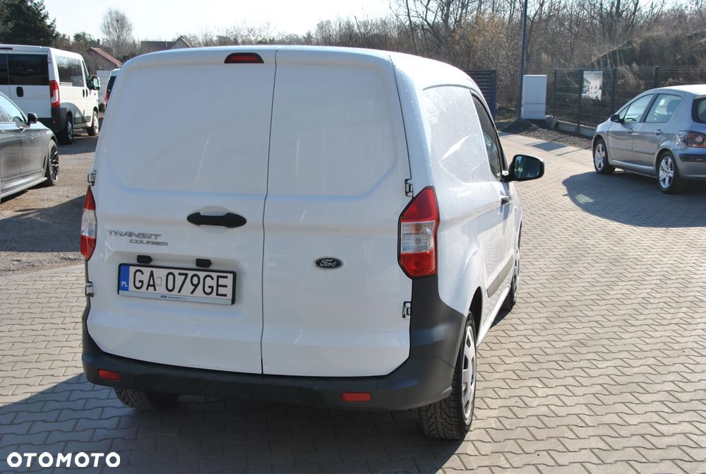 Ford Transit Courier - 4