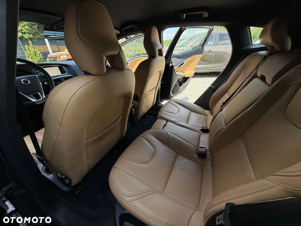 Volvo V40 Cross Country D2 Momentum - 21