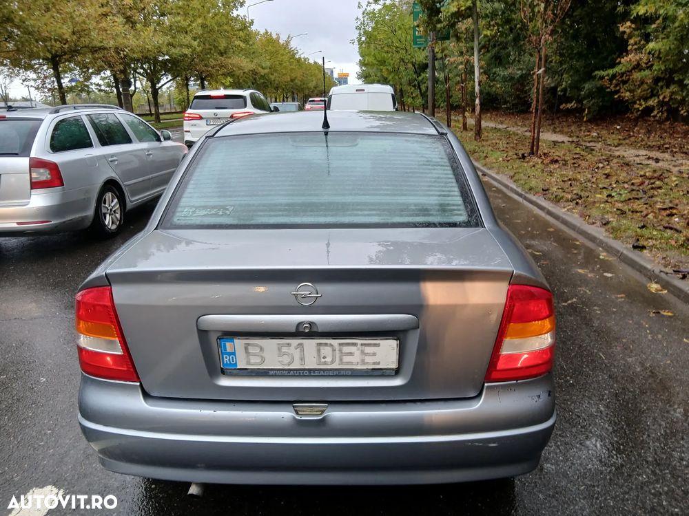 Opel Astra 1.6 - 9