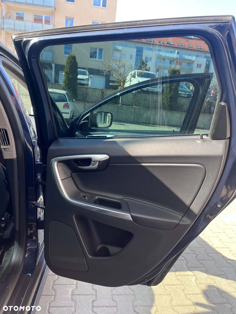 Volvo XC 60 D3 Base - 28