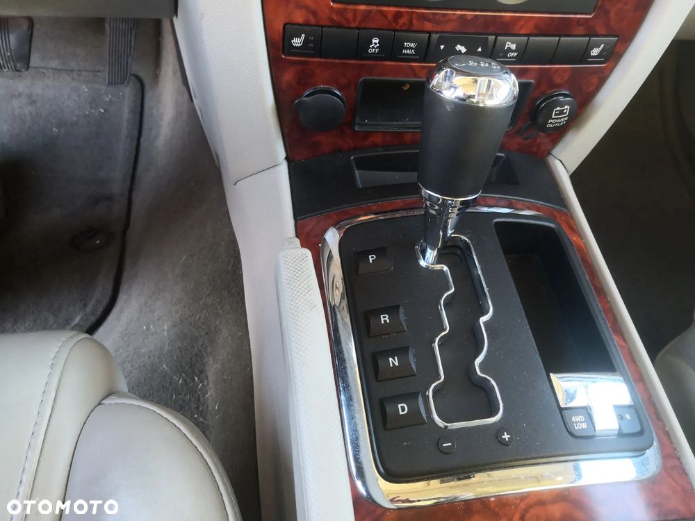 Jeep Commander 4.7 Automatik - 27