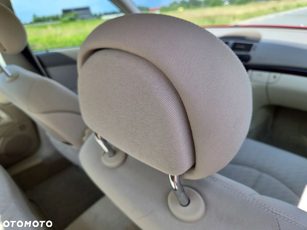 Mercedes-Benz Klasa E 320 Classic - 26