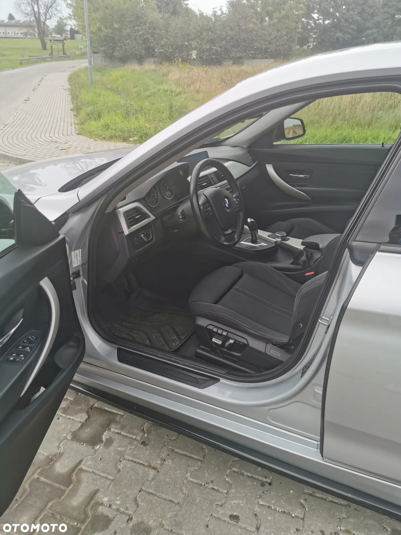 BMW Seria 3 330i xDrive - 13