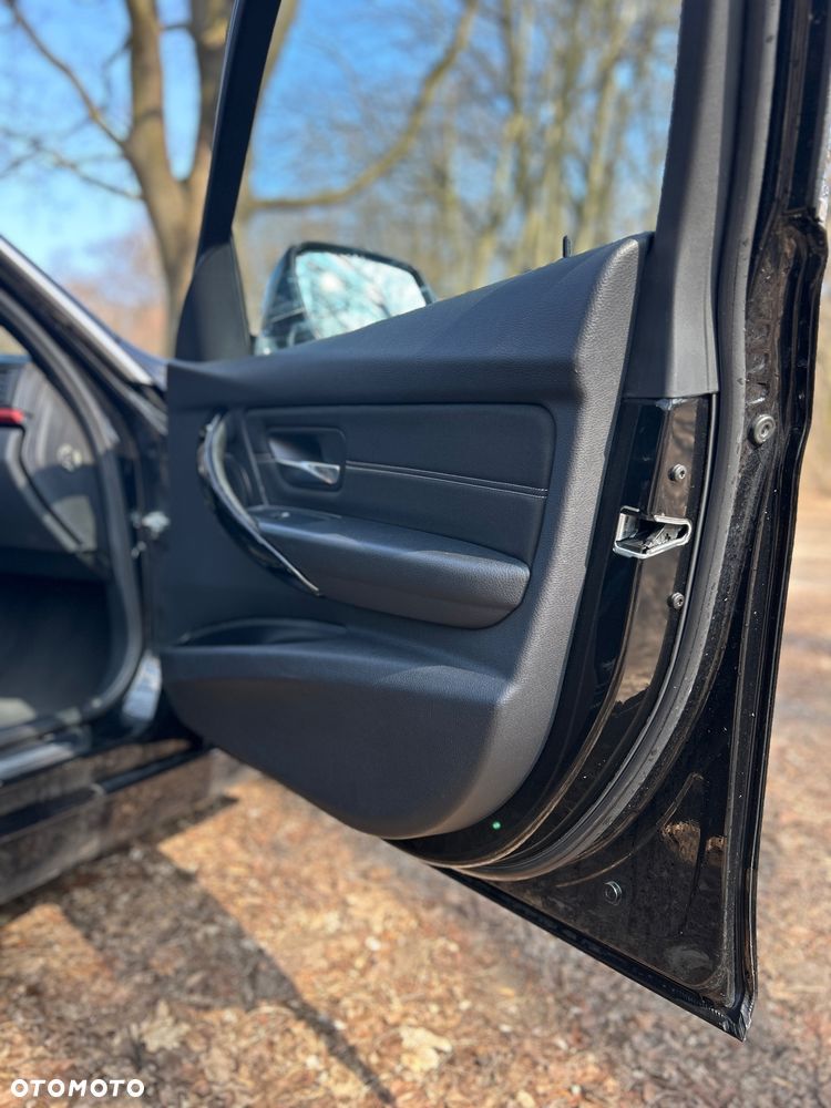 BMW Seria 3 320i Sport Line - 11