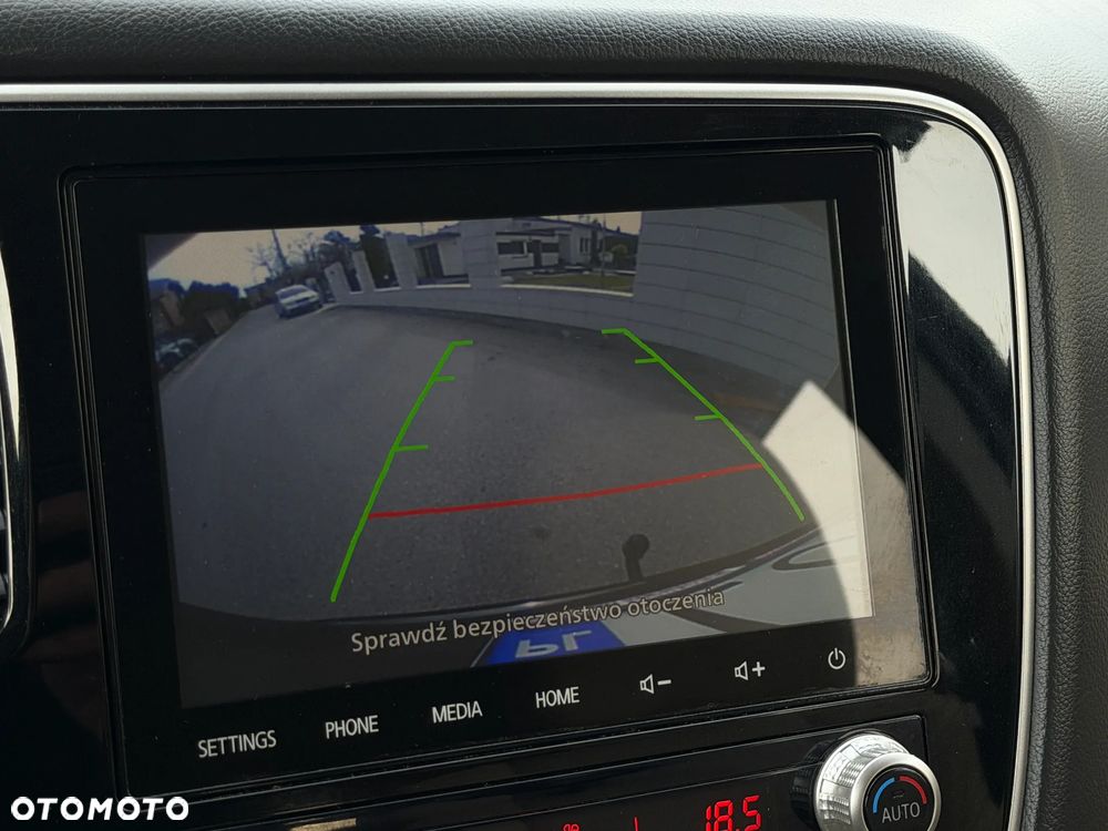 Mitsubishi Outlander 2.0 Intense + Navi 4WD CVT - 17