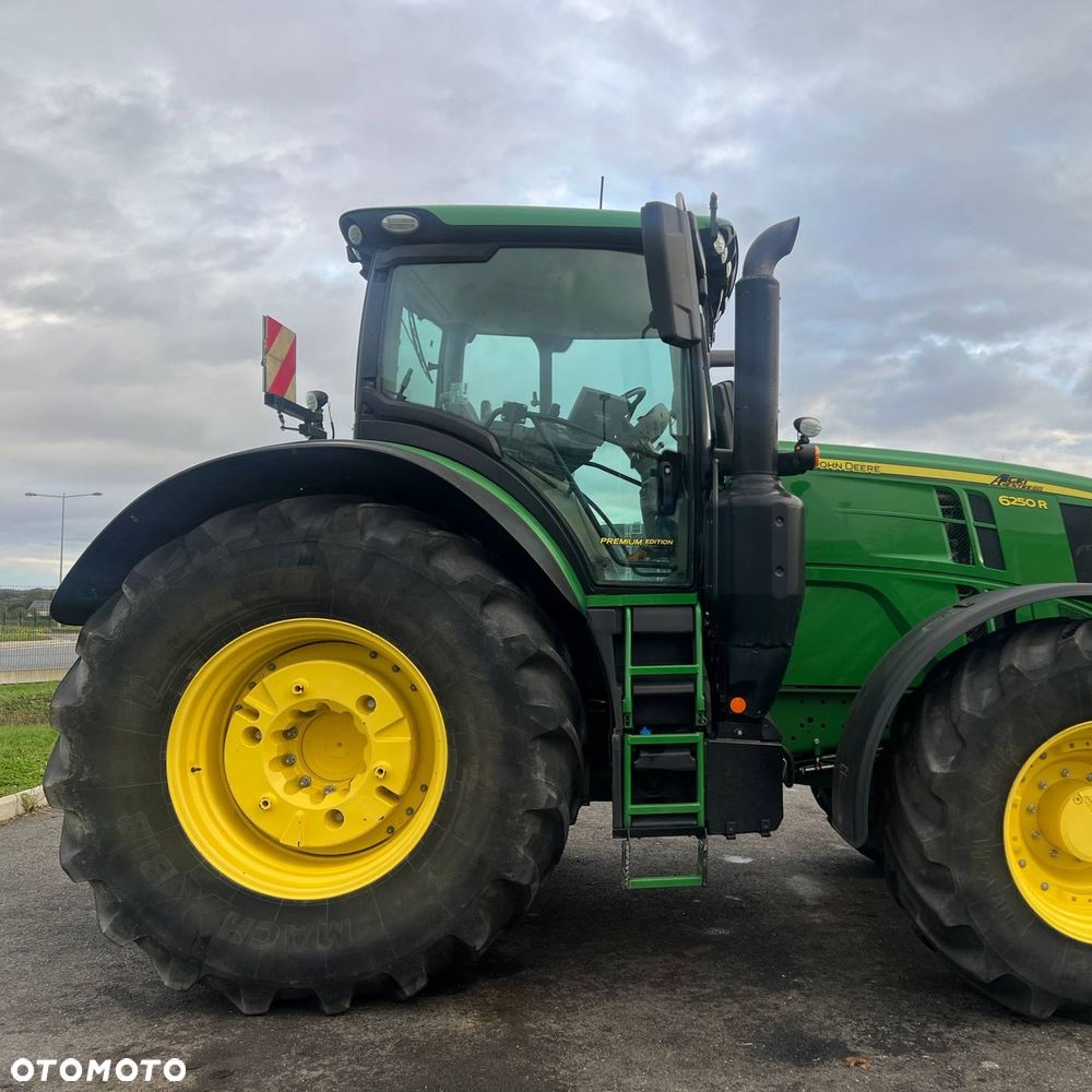 John Deere 6250R Premium Edition Command Pro - 9