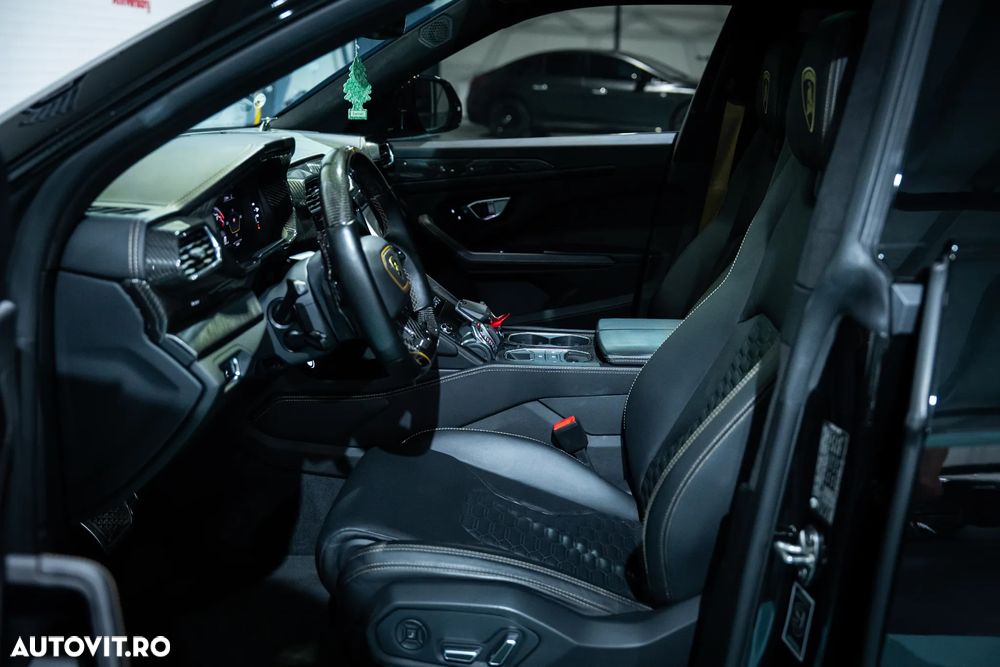 Lamborghini URUS - 35