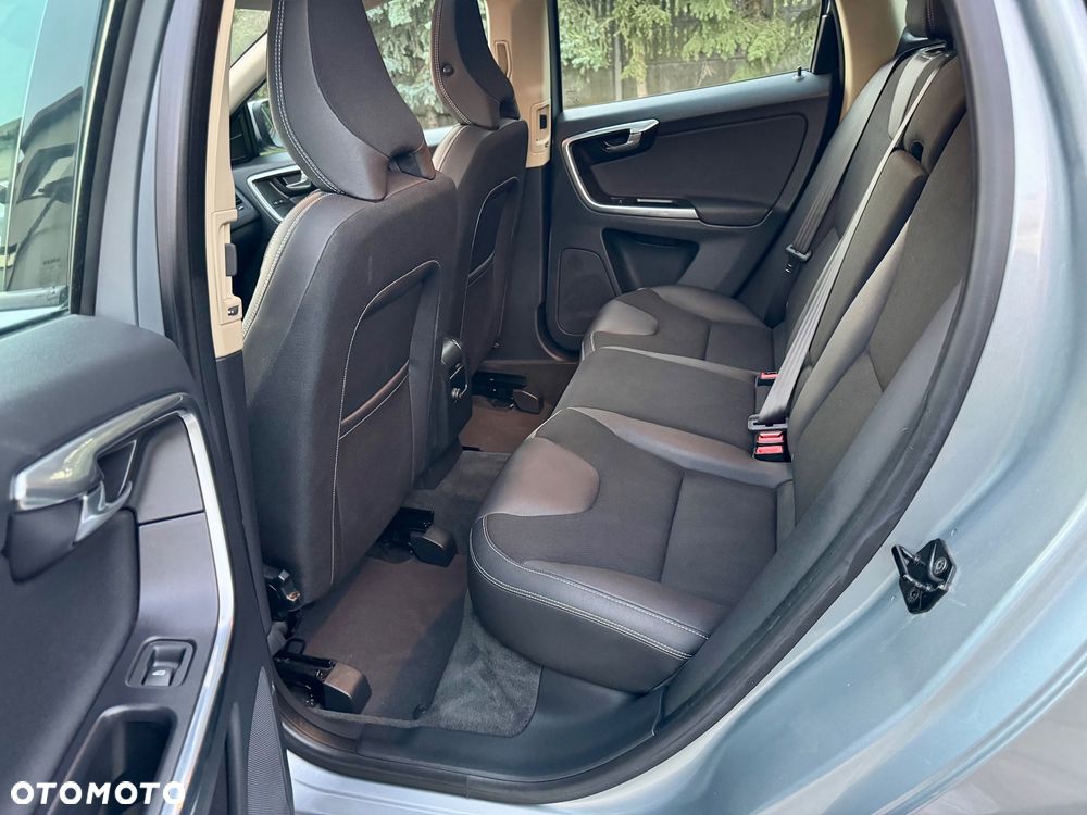 Volvo XC 60 D4 Geartronic Momentum - 29
