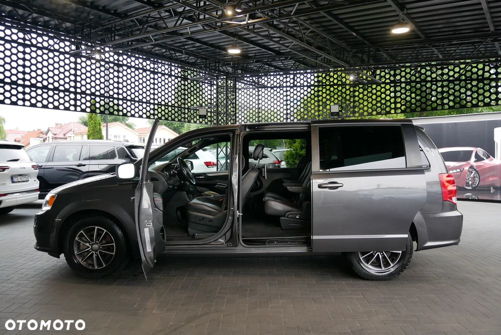 Dodge Grand Caravan - 6