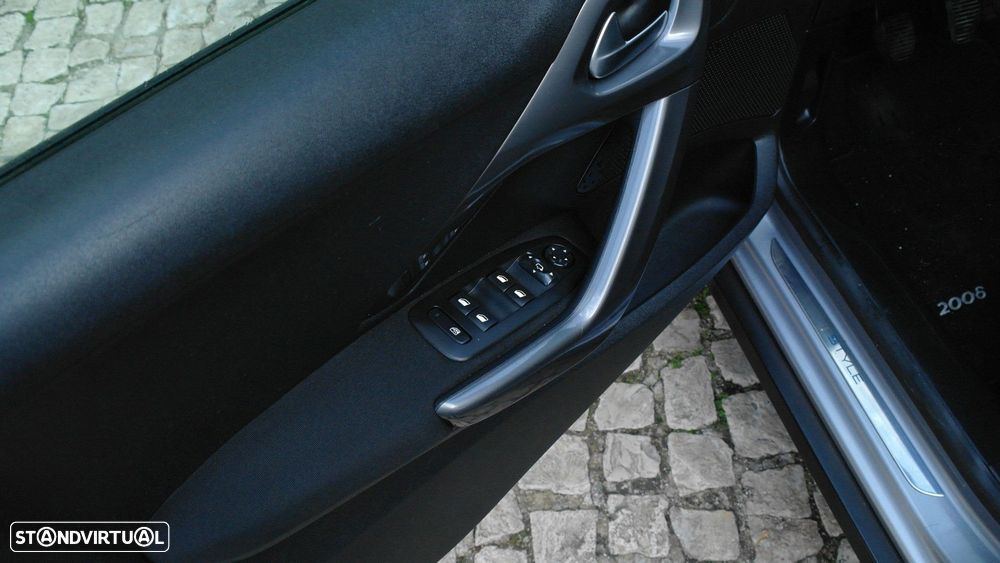 Peugeot 2008 1.2 PureTech Style - 30