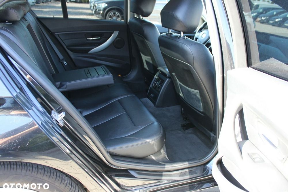 BMW Seria 3 320d Sport-Aut Blue Performance Sport Line - 22