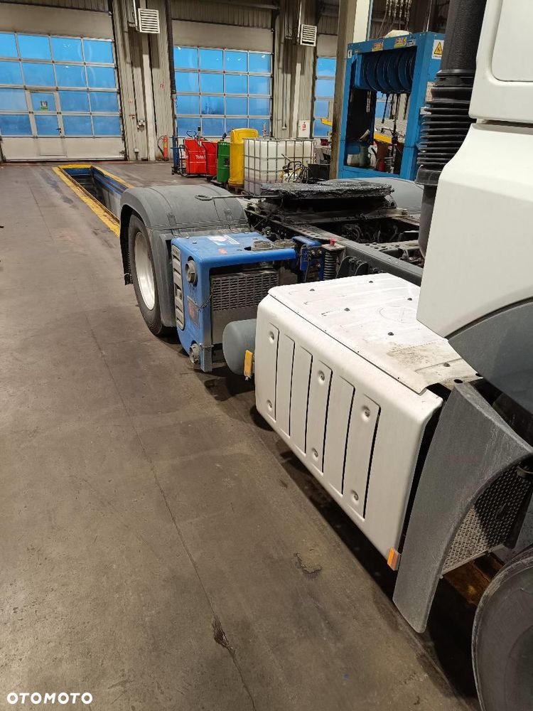 Mercedes-Benz 1846 - 4