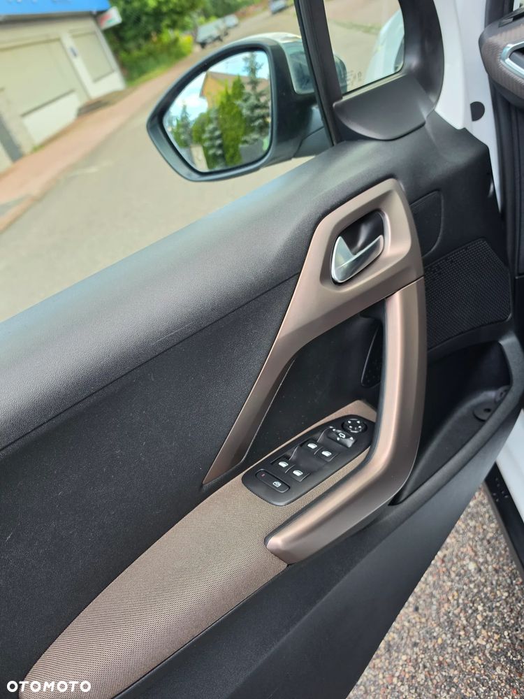 Peugeot 2008 1.6 VTi Allure - 35