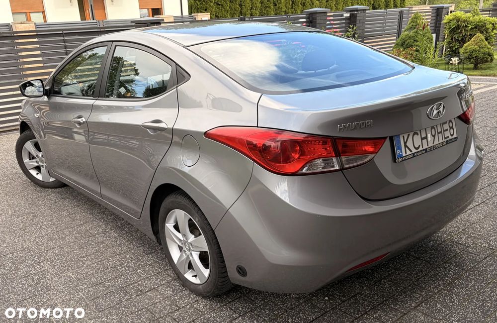 Hyundai Elantra 1.6 Style - 8