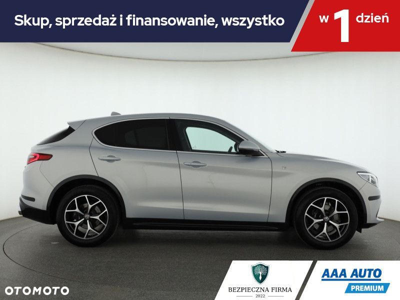 Alfa Romeo Stelvio - 8