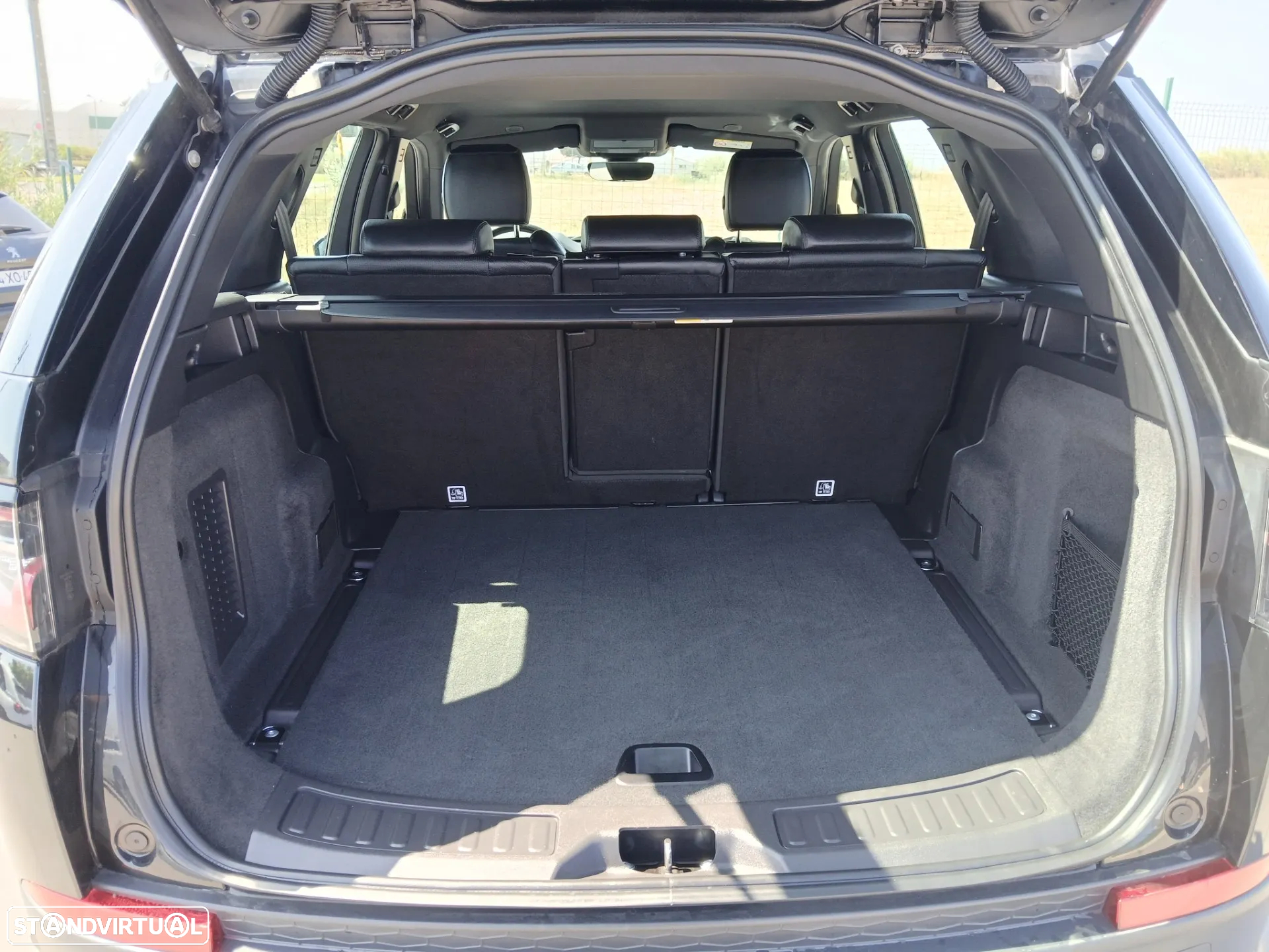 Land Rover Discovery Sport 1.5 I3 P300e AWD R-Dynamic SE - 15