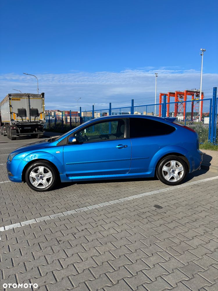 Ford Focus 2.0 16V Titanium - 6
