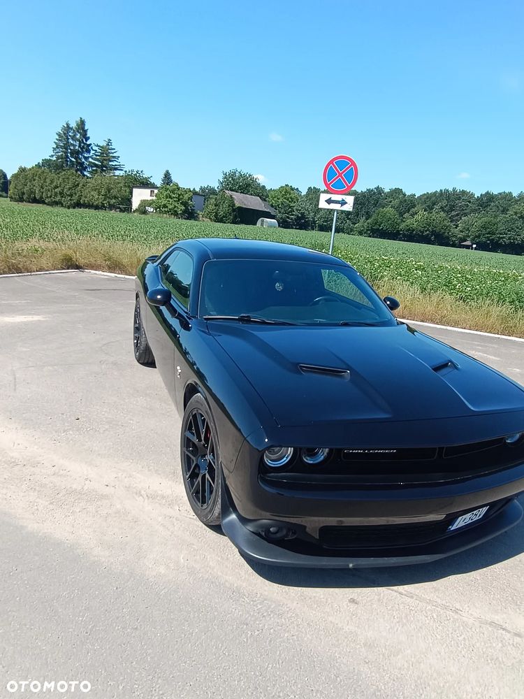 Dodge Challenger - 1