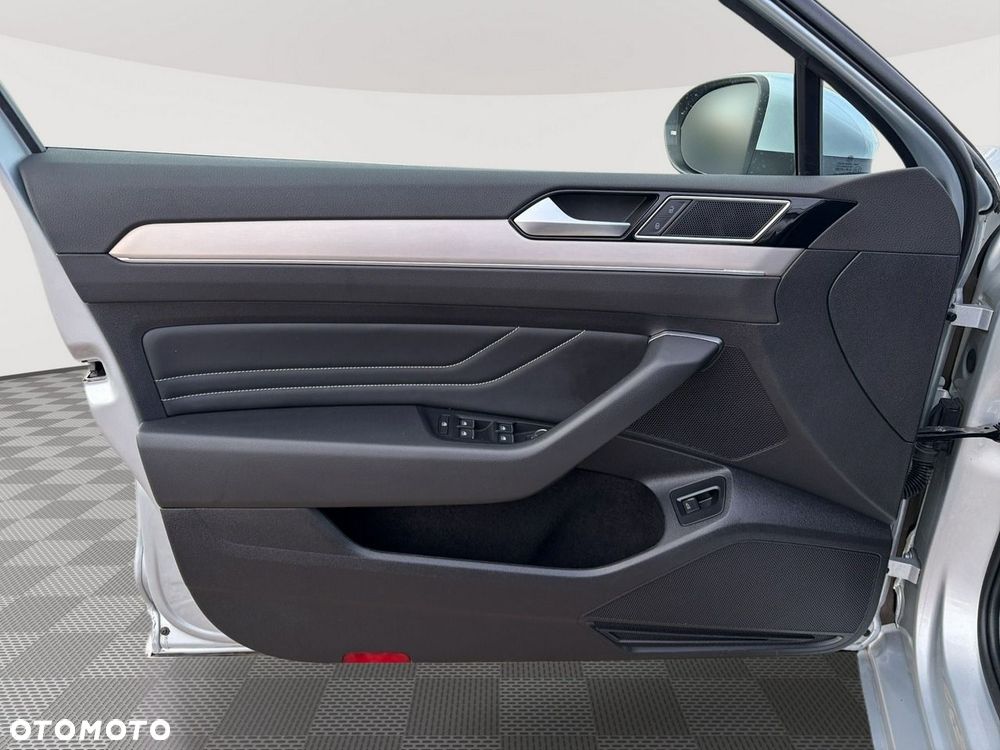 Volkswagen Passat - 11
