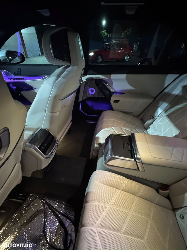 BMW Seria 7 740d xDrive MHEV - 9