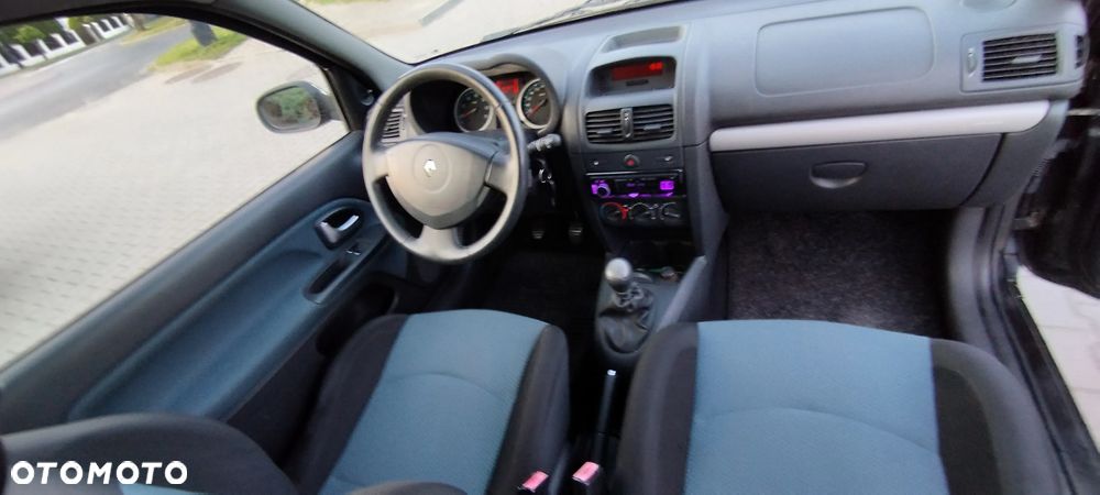 Renault Clio 1.2 16V Campus - 15