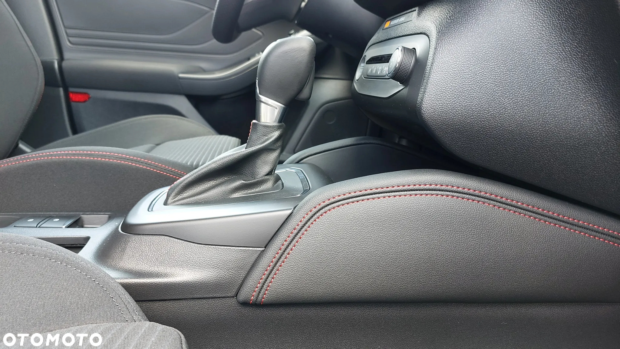 Ford Focus 1.0 EcoBoost mHEV ST-Line X - 13