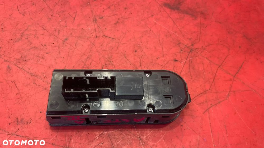 PANEL SZYB KIEROWCY OPEL ASTRA H 13228706 - 2