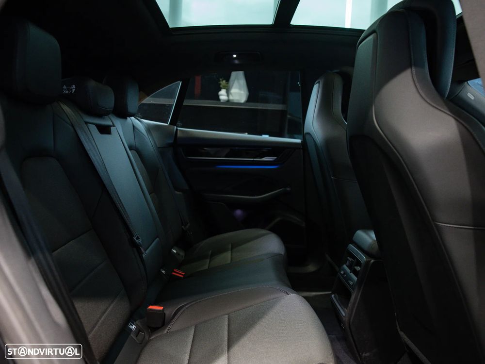 Porsche Macan Electric 4 - 32