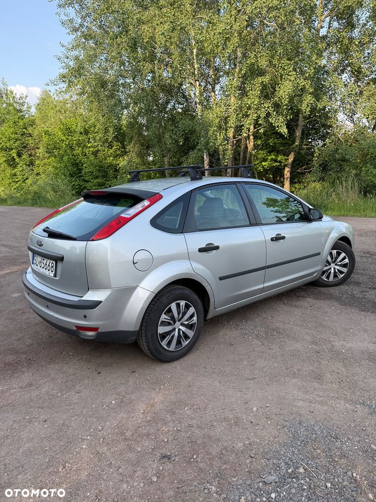 Ford Focus 1.4 Ambiente - 4