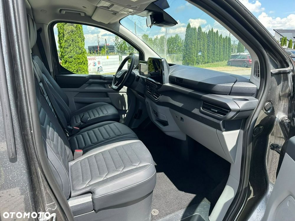 Ford Tourneo Custom - 20