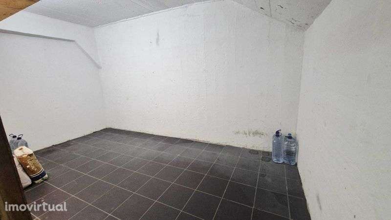 Garagem Ampla com 35 m² | Zona do Hospital do Barreiro - Grande imagem: 4/9