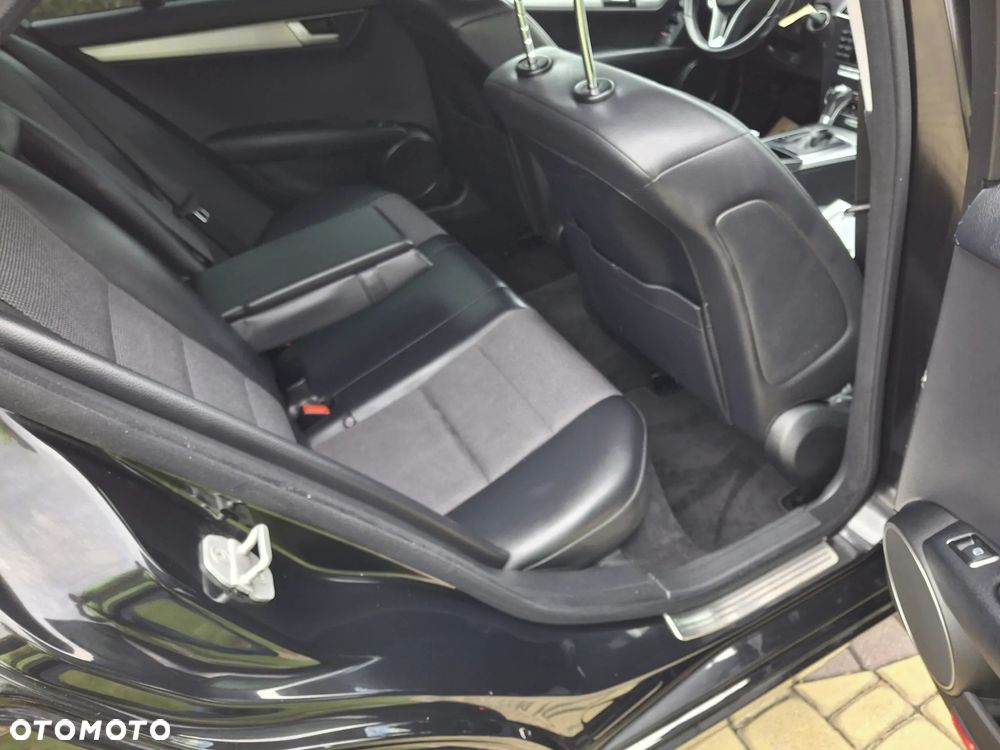 Mercedes-Benz Klasa C 180 BlueEFFICIENCY 7G-TRONIC Avantgarde - 13