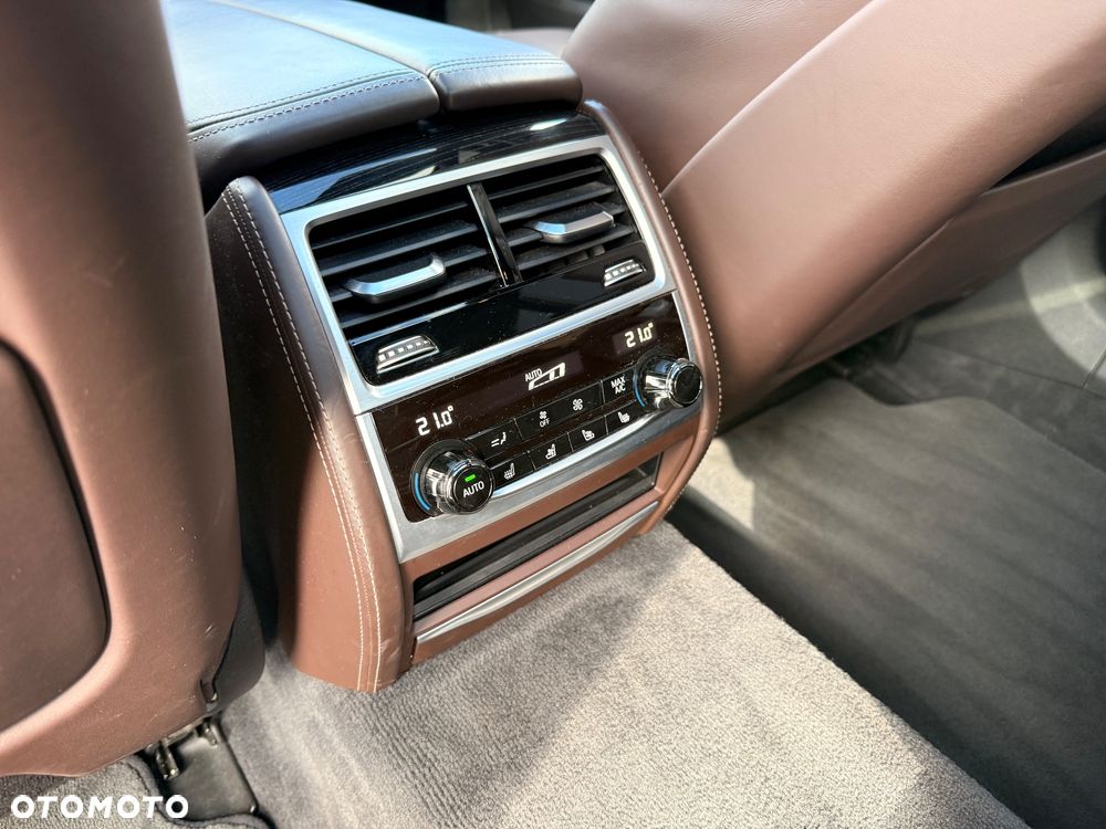 BMW Seria 7 750Li - 24