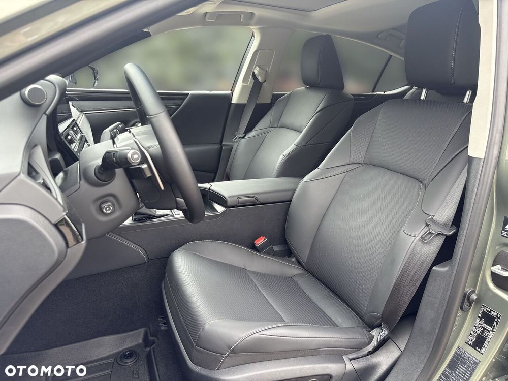 Lexus ES 300h Business Edition - 10