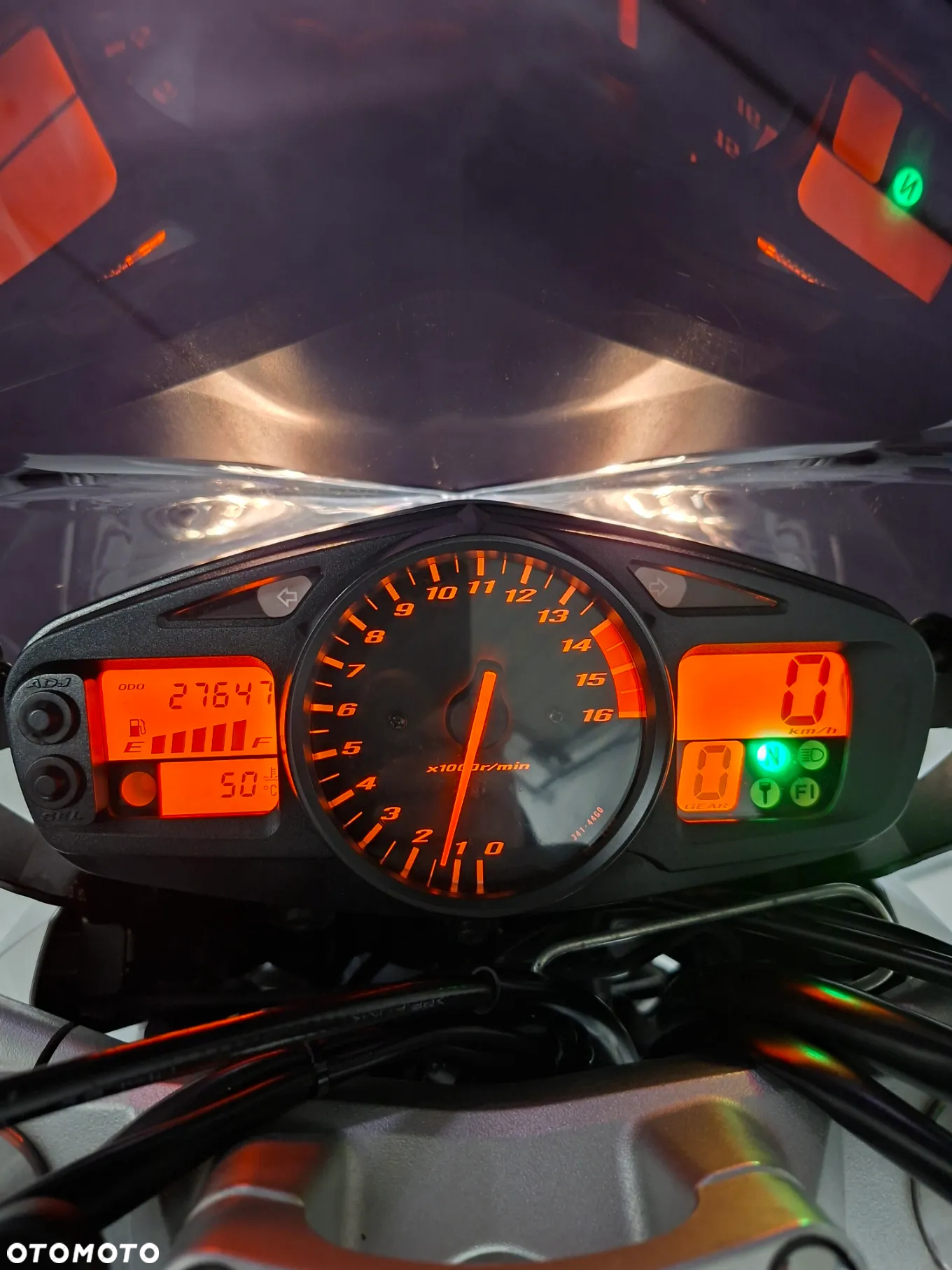 Suzuki GSR - 14
