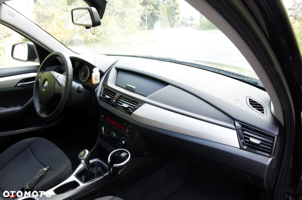 BMW X1 sDrive16d xLine - 25