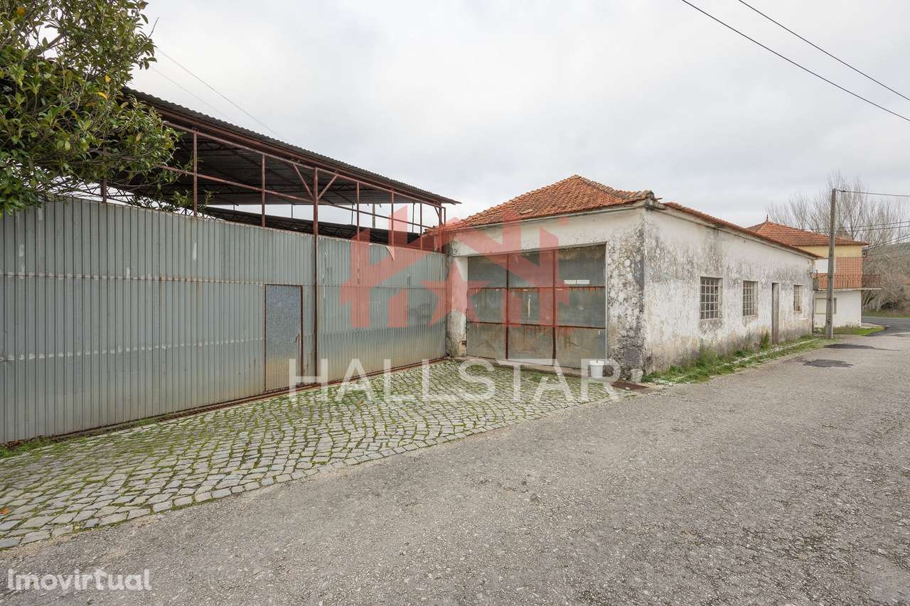 Moradia T3 / Para Reconstrução / Pátio / Porto de Mós - Grande imagem: 4/35