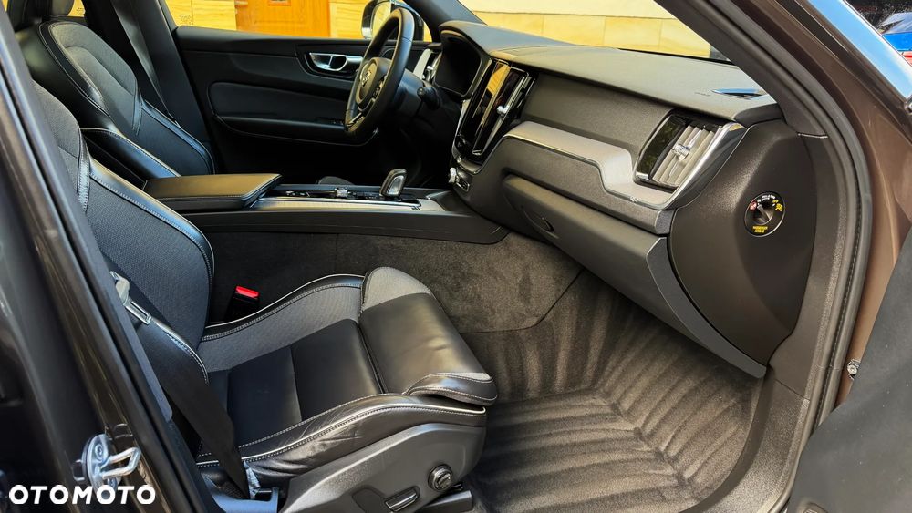 Volvo XC 60 B4 D Ultimate Dark - 23