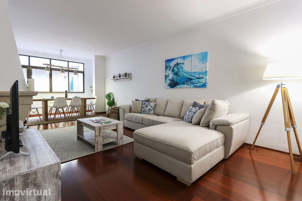 Furnished 2-Bed in Graça with Private Terrace & Garage —Central Lisbon - Grande imagem: 2/16