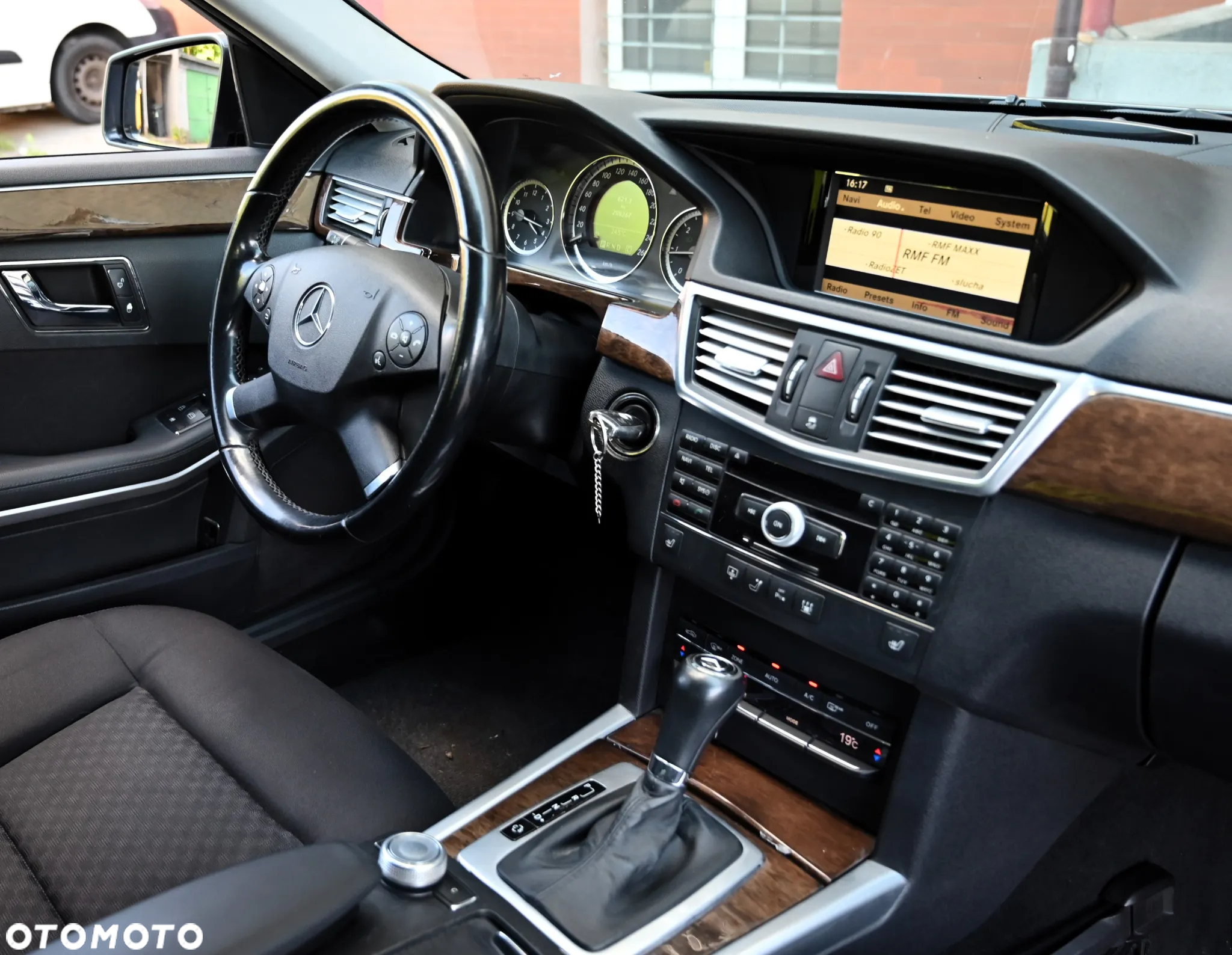 Mercedes-Benz Klasa E - 24