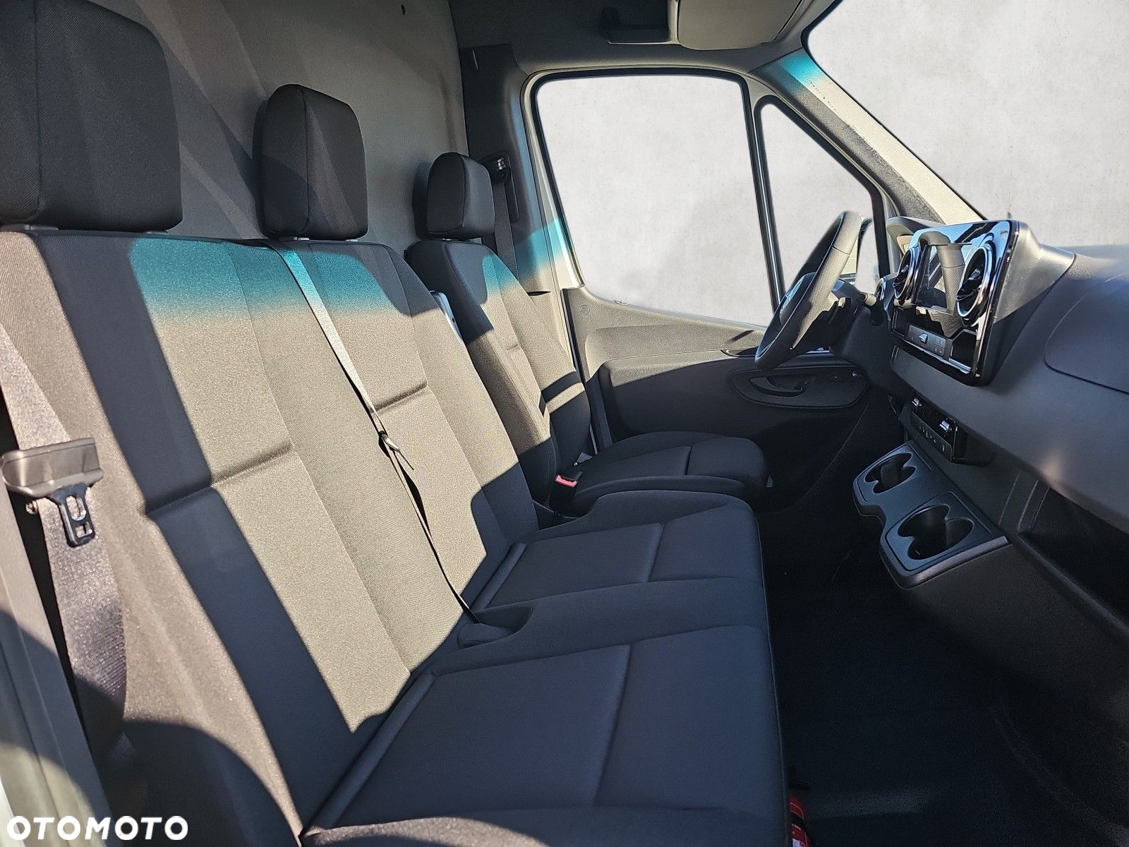 Mercedes-Benz Sprinter 320 e - 15