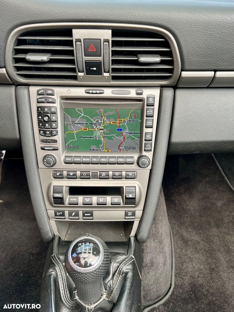 Porsche 911 Carrera - 24