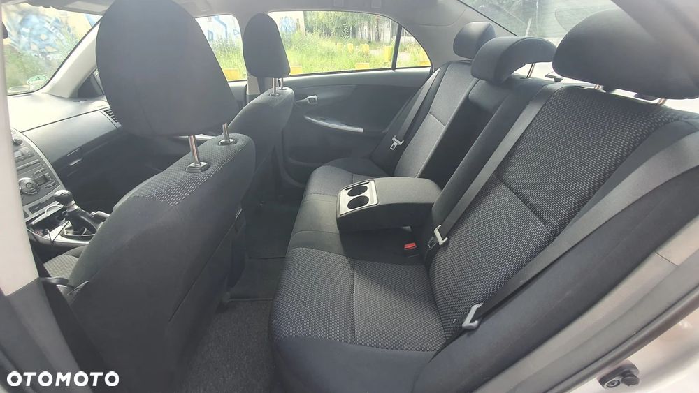 Toyota Corolla 1.6 Premium + - 7