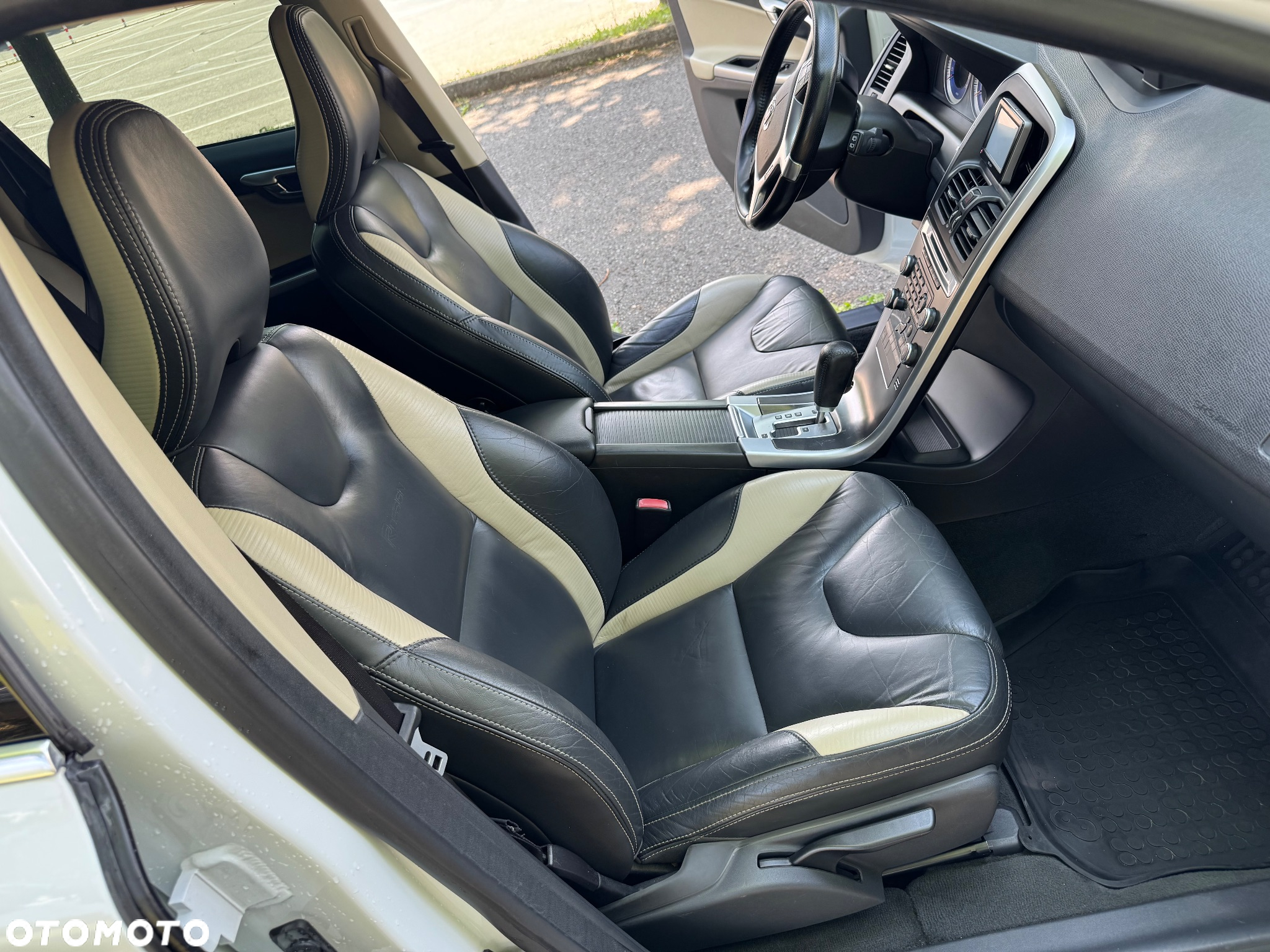 Volvo XC 60 D4 Geartronic RDesign - 23