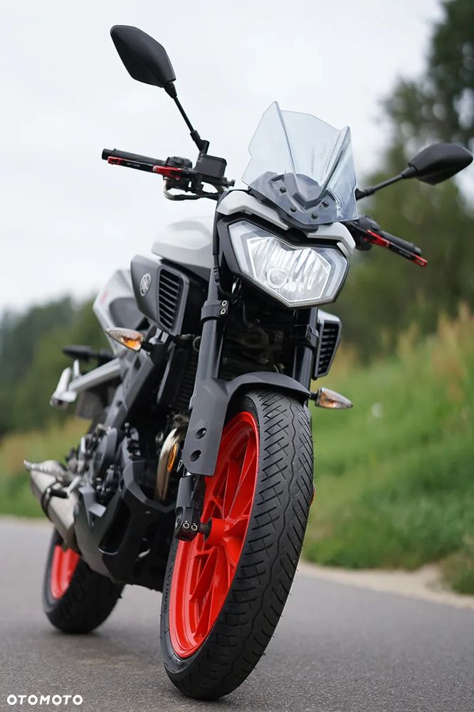 Yamaha MT - 12