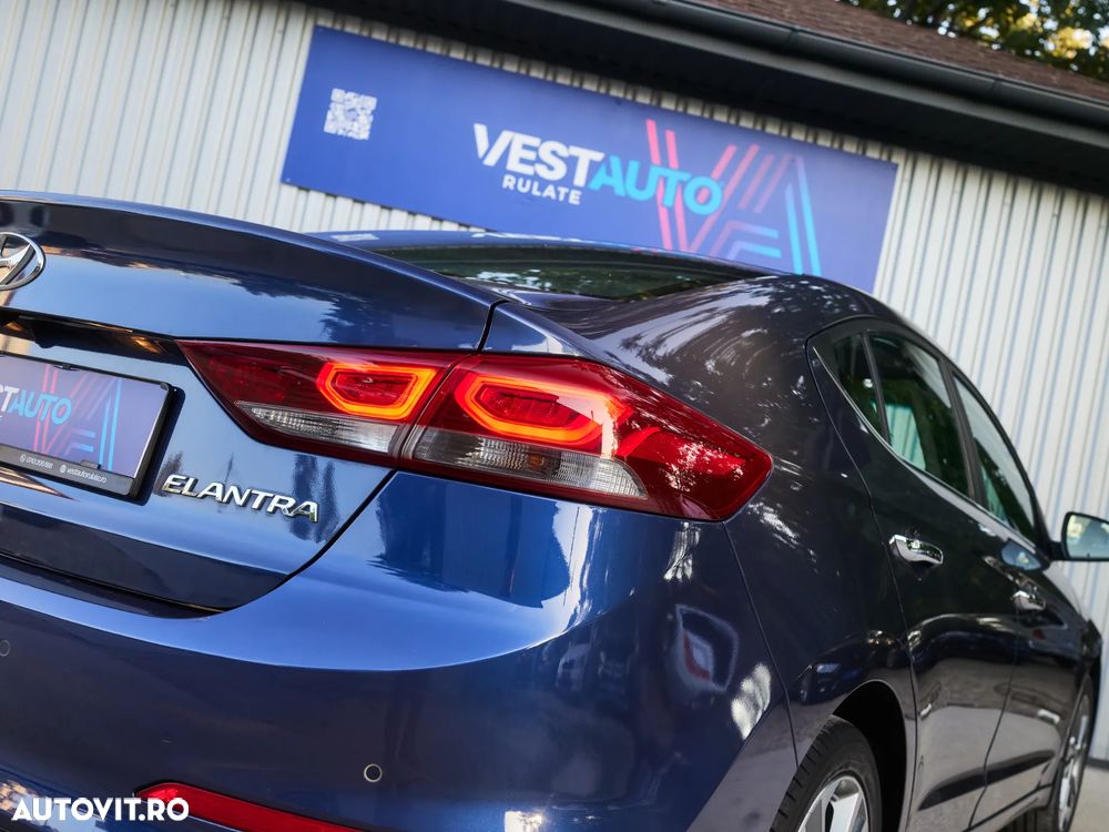 Hyundai Elantra - 10