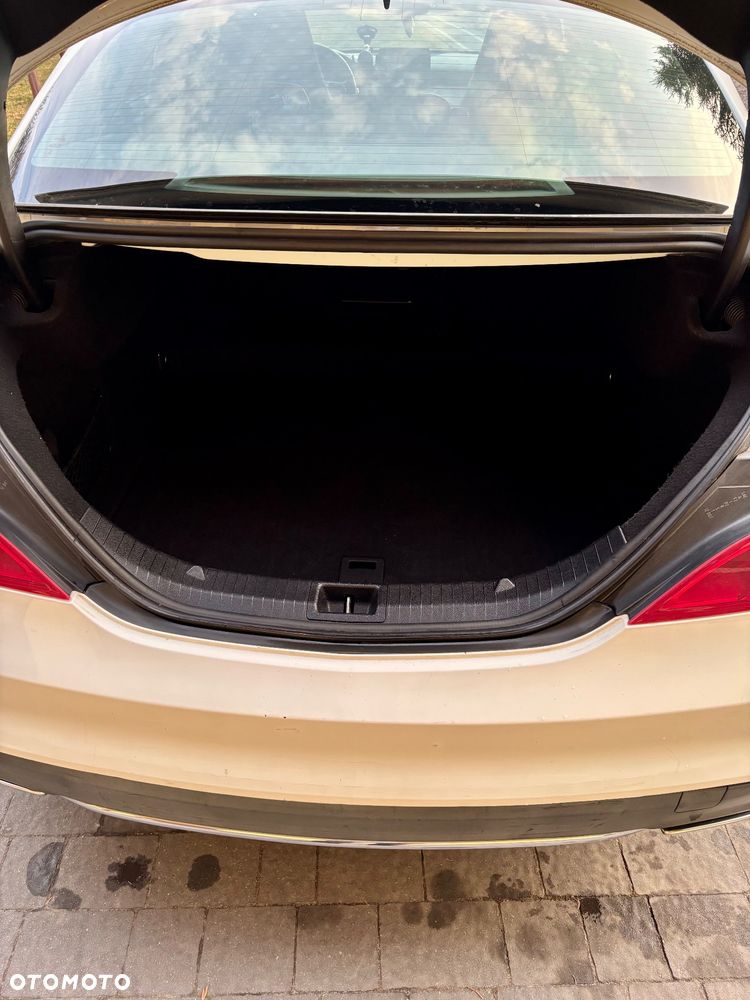 Mercedes-Benz CLA 250 4Matic 7G-DCT - 14